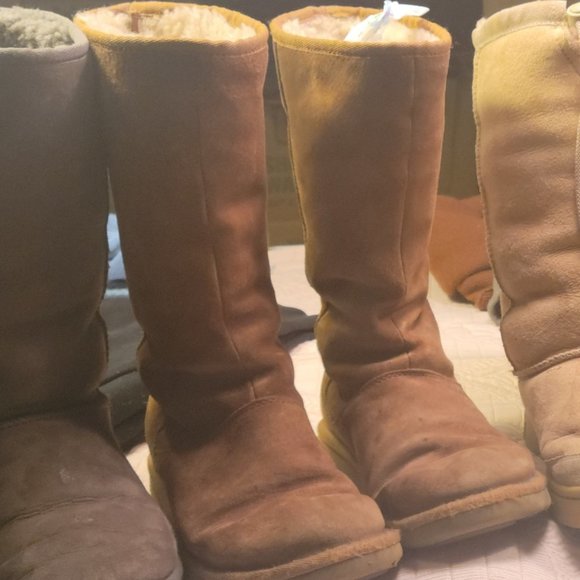 UGG Boots -sold sepratetly - Picture 3 of 4
